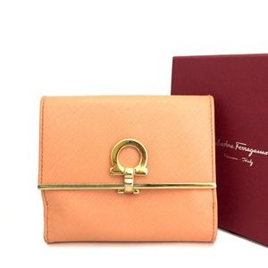 Auth. Salvatore Ferragamo Gancini Leather Bifold Wallet Salmon Gold-tone logo